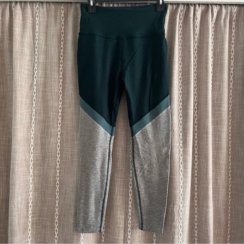 Beyond Yoga Women’s Size Large Green and Grey Colorblock Leggings